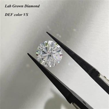 Diamants de laboratoire créés en laboratoire